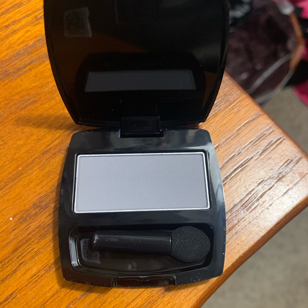 Single eyeshadow